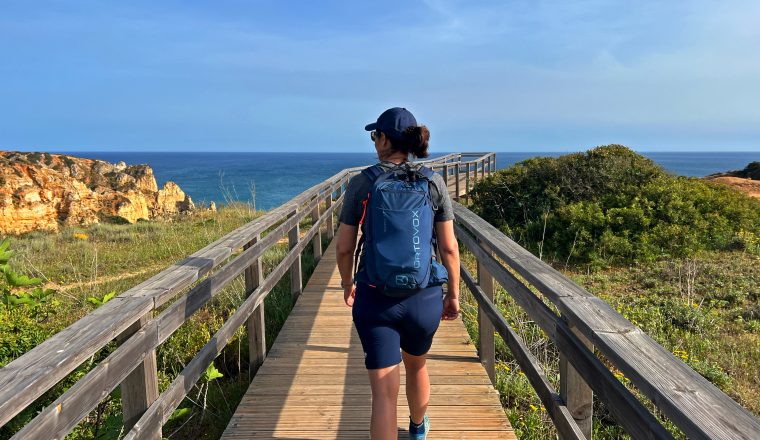 eurohike-wanderreisen-portugal-kuestenwandern-algarve-ponta-da-piedade-holzsteg